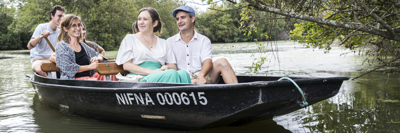 Une promenade en barque dans le Marais poitevin