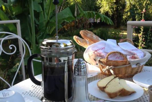 petit déjeuner d'un hébergement marqué valeurs parc naturel régional