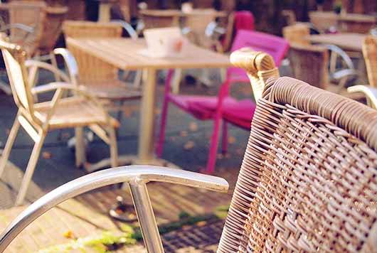 Terrasse de restaurant dans le Marais poitevin